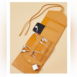 Glass & Ladder Katherine Tech Organizer Roll electronics Shade Honey Causebox